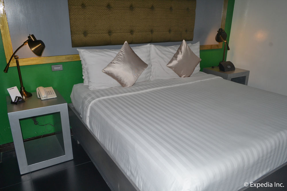 The Theodore Hotel Tagaytay City Exterior photo